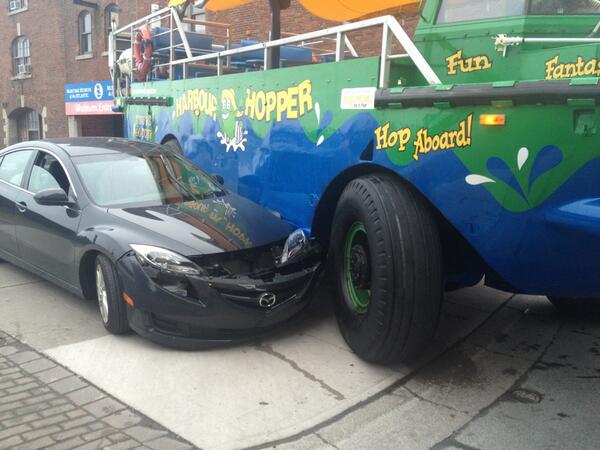 LWSD9999's tweet image. Weirdest car/boat accident ever....