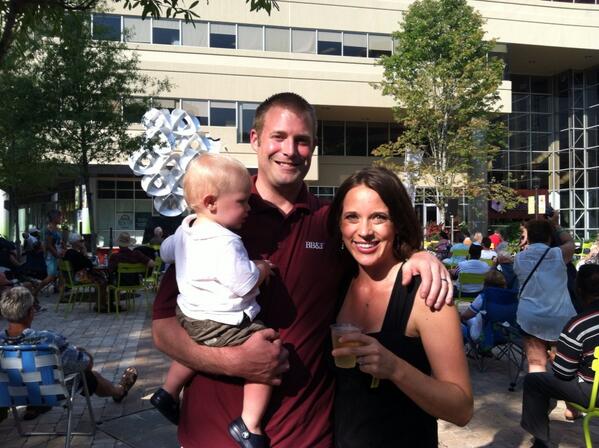 #mainstreetfridays at #Nomasquare! Great band...and wine!