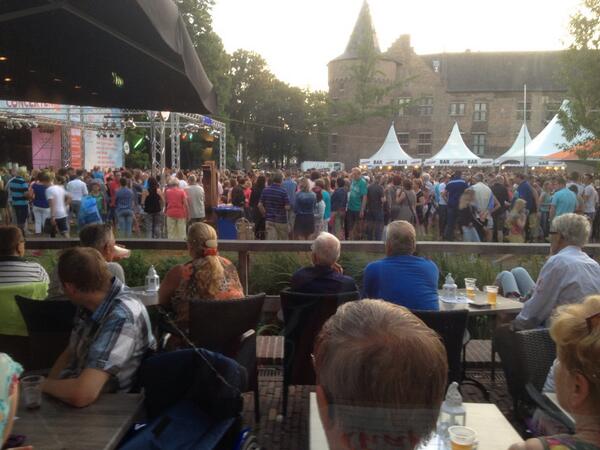 ihogendijk's tweet photo. @Eetkamer22 Foto die ook op Facebook staat, ik zag daar nog geen account #kasteeltuinconcerten #helmond http://t.co/M3dW7x412e