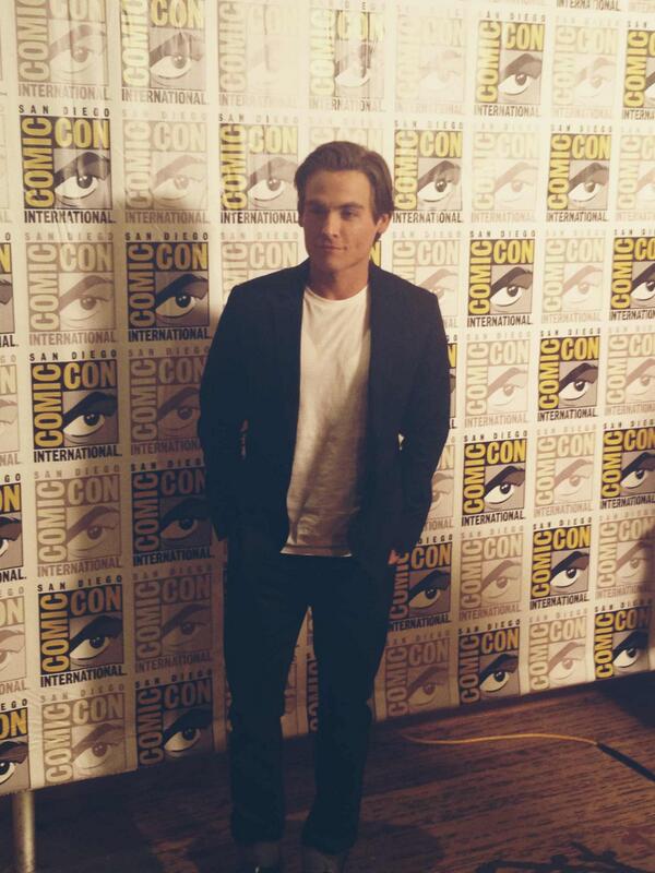 TMI_France's tweet photo. RT "@MortalMovie: The wonderful @KevinZegers at #SDCC #TMImovie http://t.co/jHS1zImr0r"