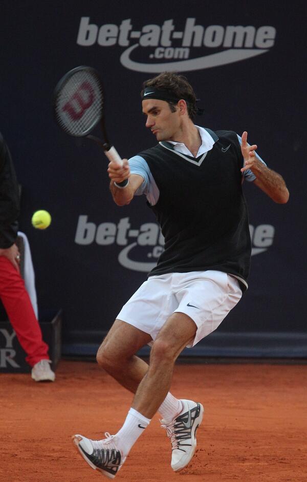 VIBHUISM's tweet photo. Detailed match report,update on Roger #Federer's back+watch the full QF match vs #Mayer here- http://t.co/aw3YrvWCz0 http://t.co/nCuUU30VKW