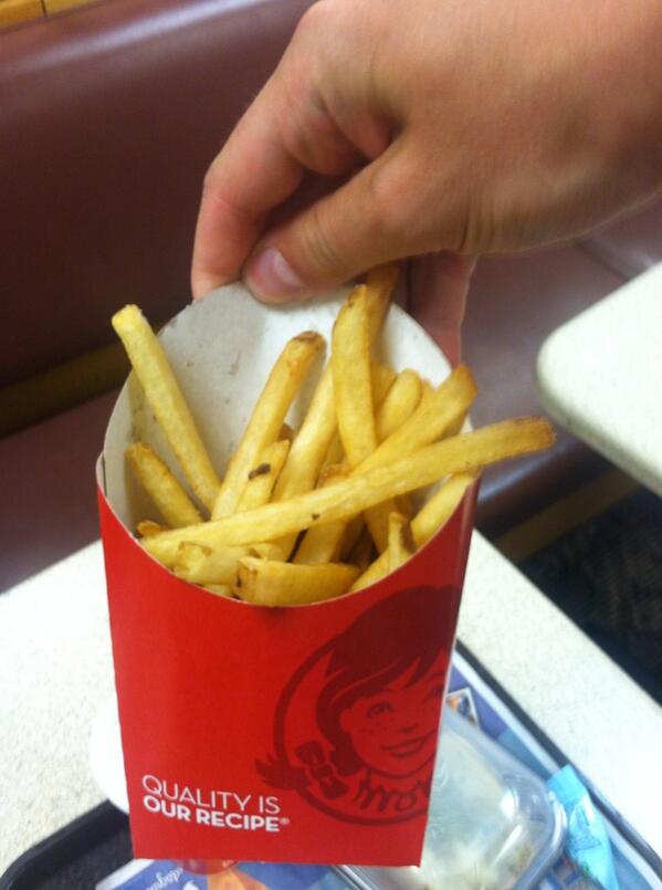dapoopta's tweet image. Wendy's ripped me off on the fries!! This ain't no medium Wendy! #wendys #fastfoodrestaurants #RipoffReport