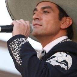 cuquitaoficial's tweet photo. Este domingo Jorge Salinas en su presentación en Fresno California no te lo puedes perder así o más hermoso http://t.co/q2Vk0k0XV3