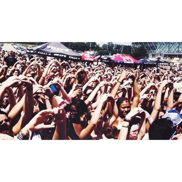 mxttdylxn's tweet image. @brianlogandales "hearts in the air" #love