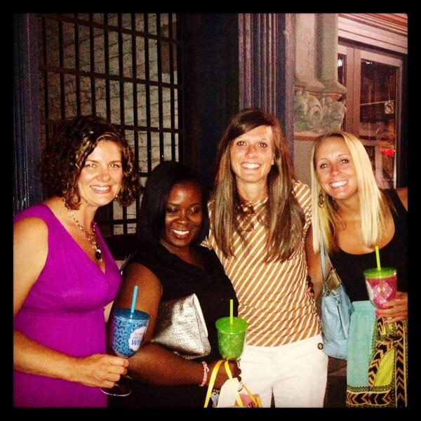 binmin79's tweet image. Fab 4 @heleenamck love you girls! #Friends #foREVer