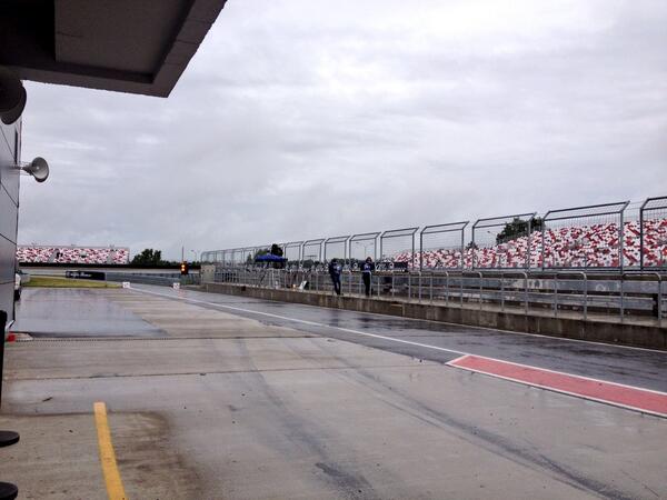Buongiorno a tutti ..questa mattina brutto tempo qua a Mosca! Hello to all from Moscow .. This morning is wet😁✊