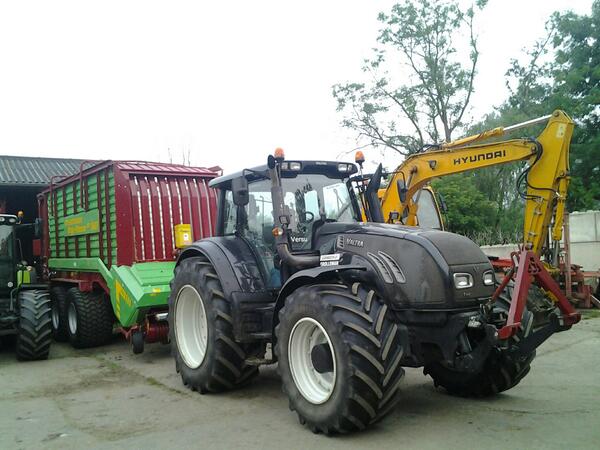 Valtrafanclub's tweet photo. http://t.co/E1BiXnNuzS #Valtra #Tseries #T162 #Strautmann