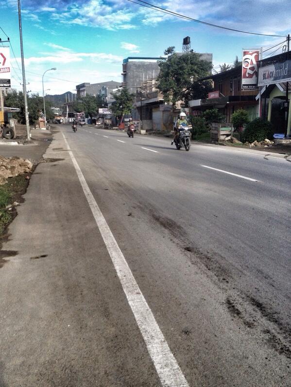 Kondisi jalanan #Mamuju sore ini menjelang malam minggu cukup sepi, mungkin karena mendung.
