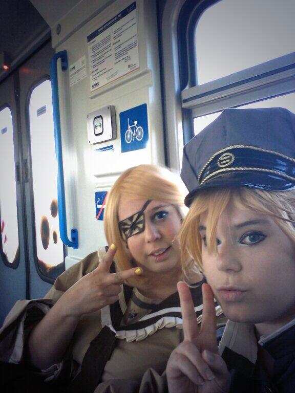 TamaHanabira's tweet photo. Listas para el evento!! #senbonzakura #rinylen http://t.co/p88WlEIK5B