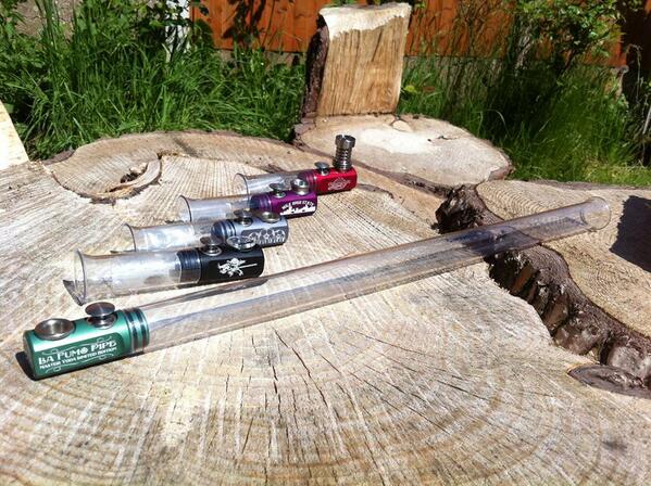 PrimoPipesUK's tweet photo. Sunshine in the garden with friends #fumopipe http://t.co/BPq5txQ8AG