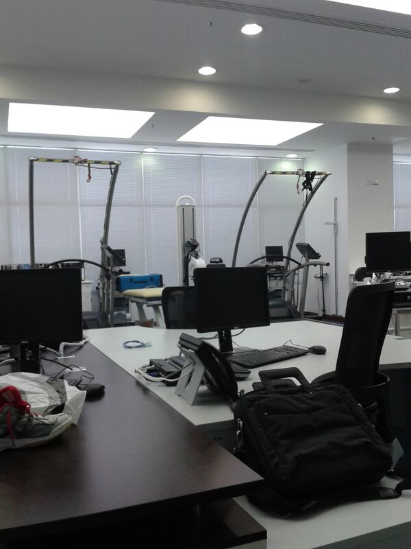 RamyAshour's tweet photo. Doing some office work now:) @aspetar  before hitting with @MoElshorbagy later... #worldopenrematch #sameplace http://t.co/FXQXqq4yNX