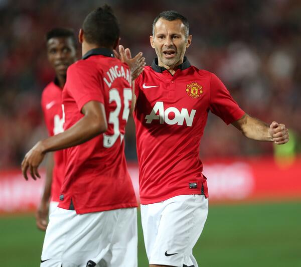 Manchester United On Twitter Jesse Lingard Is Congratulated By Ryan Giggs After Scoring Mufc S First Goal Under David Moyes Mutour Http T Co 9ztt43ymde