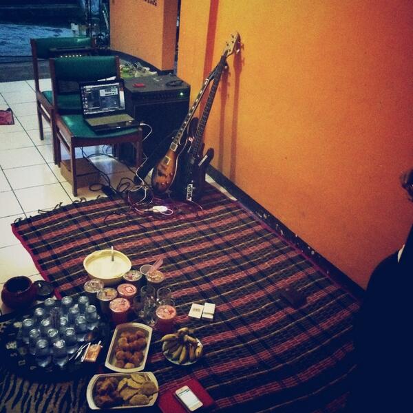 Brifingan+bukabersama with <a href="/MalikRaiza/">Raiza Malik_HM</a> @zack_HM @koy_wiryawan <a href="/RiandKdutz/">Riyan majid</a> @amalia_lengkana @LintangVega <a href="/iieariyuki/">PELAJAR PULEN</a>