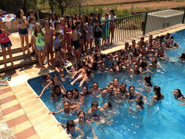 Campamento GVX. Corbera2013. Aquí no hay playa. Pero hay una superpiscina.