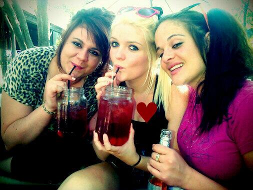 Chellz_10's tweet photo. ♥ JAM JARS ♬ http://t.co/MH01DcHRLY