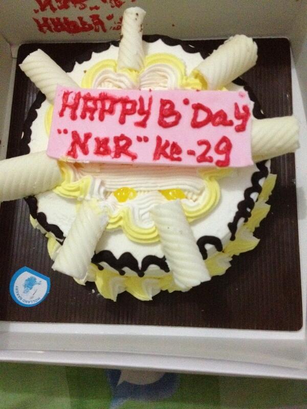 dalia_lia's tweet photo. Thank you for the surprise sisterr @ifaalawiyah love u 😘 http://t.co/x83sBPPBF3