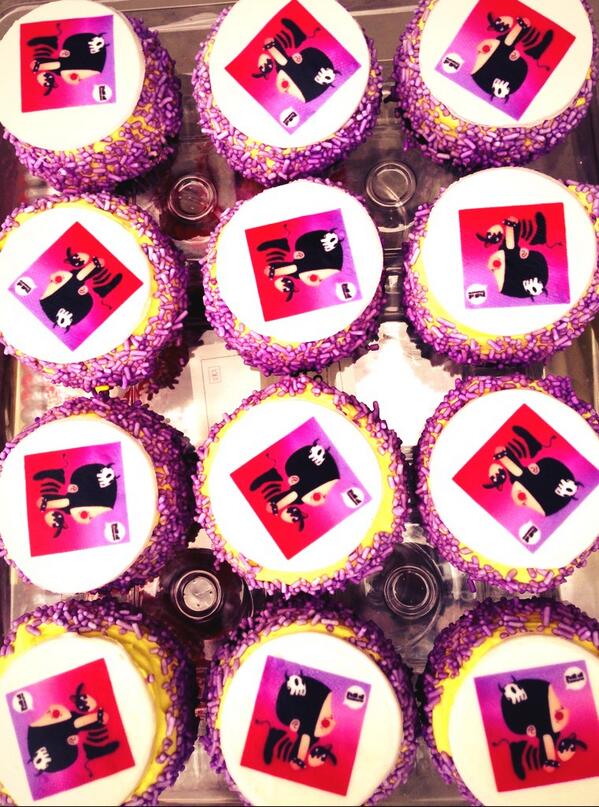 Obsessed with these <a href="/hanazuki/">Hanazuki</a> cupcakes from <a href="/CrumbsBakeShop/">Crumbs Bake Shop</a> for #comicconmayhem. Almost too cute to eat!