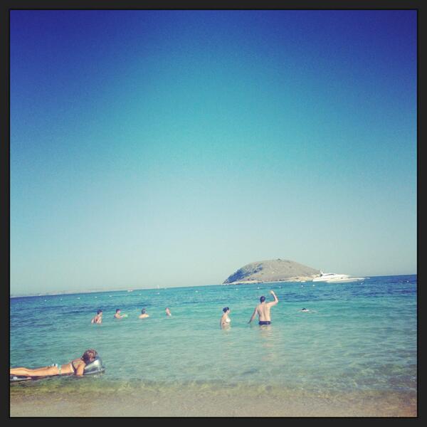 Cazsheehan's tweet photo. What i would do to be back here #maga  #beach #Holiday #tan http://t.co/2MCtNAWKPf