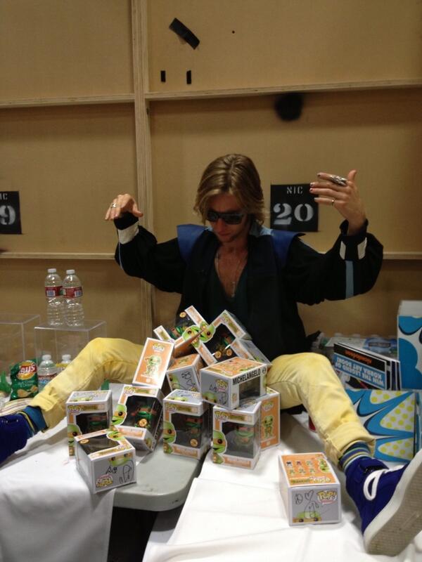 TMNT's tweet image. This is what happens when you leave @GregCipes backstage at #NickSDCC...