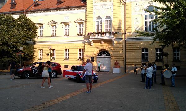 BelgradeVIP's tweet image. #KiWebBiz ekspedicija sa trubacima na trgu!@Mina_fu @istok @ZlicaSa100Lica @svratila @thehacker @DokonPop @MINISrbija