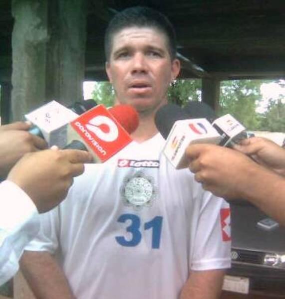 ClubTteFarina's tweet photo. Con la renuncia de Oscar Surian,mañana Domingo @Ortizangel06  dirigirá a nuestro plantel principal. http://t.co/Q7vVWY6Jg5