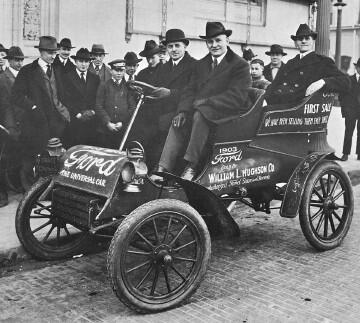 HistoryInBW's tweet photo. On this day in 1903 the #Ford Motor Co shipped its first vehicle.  #History #Cars http://t.co/IDbDsKOf7R
