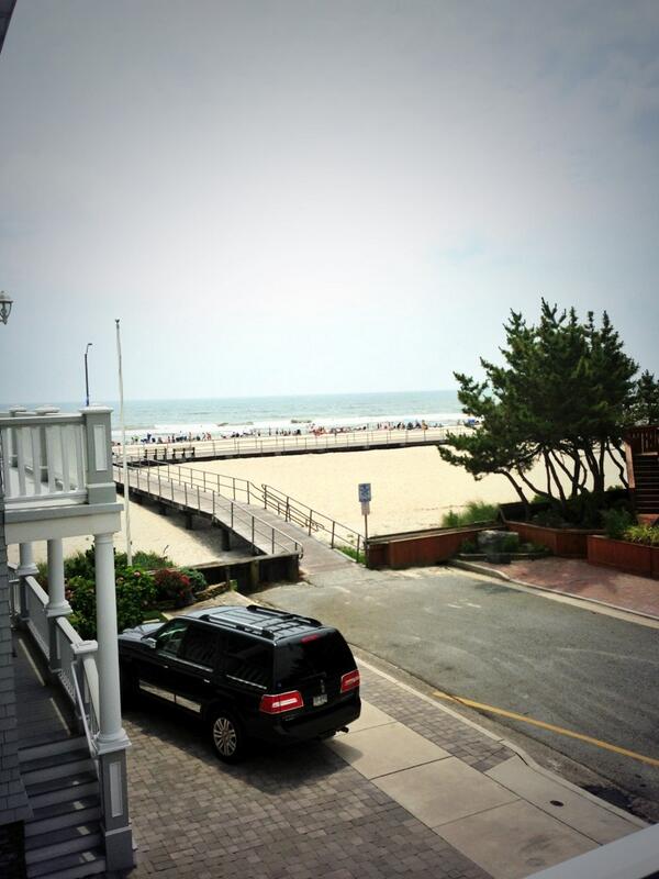 dannypthatdude's tweet photo. We out in a mansion in Atlantic City. You can't beat this view. #dreamsbecomingareality #learnfrompeople http://t.co/tRqPAcLE1j