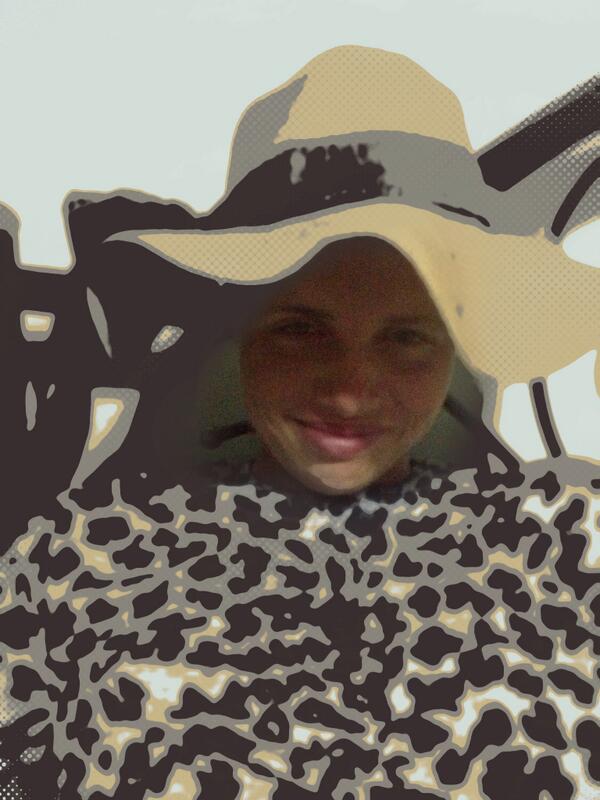 z23tweet's tweet photo. Hollie does not like fans even in 30 degree heat so wears a hat to bed. #mytshirt #coolhat #itshot http://t.co/PywDfYSxvi