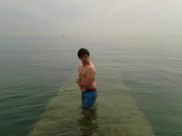 BeachGays's tweet photo. @Ali_rrr http://t.co/gSIgD7hDLP