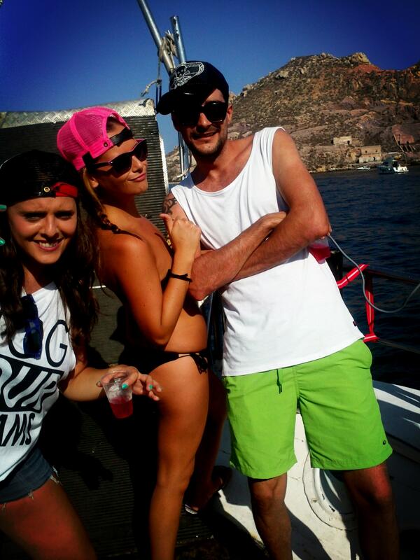 antoniosoler9's tweet photo. Esta tarde a sido lejendaria chicas http://t.co/GzBCtfpxCj