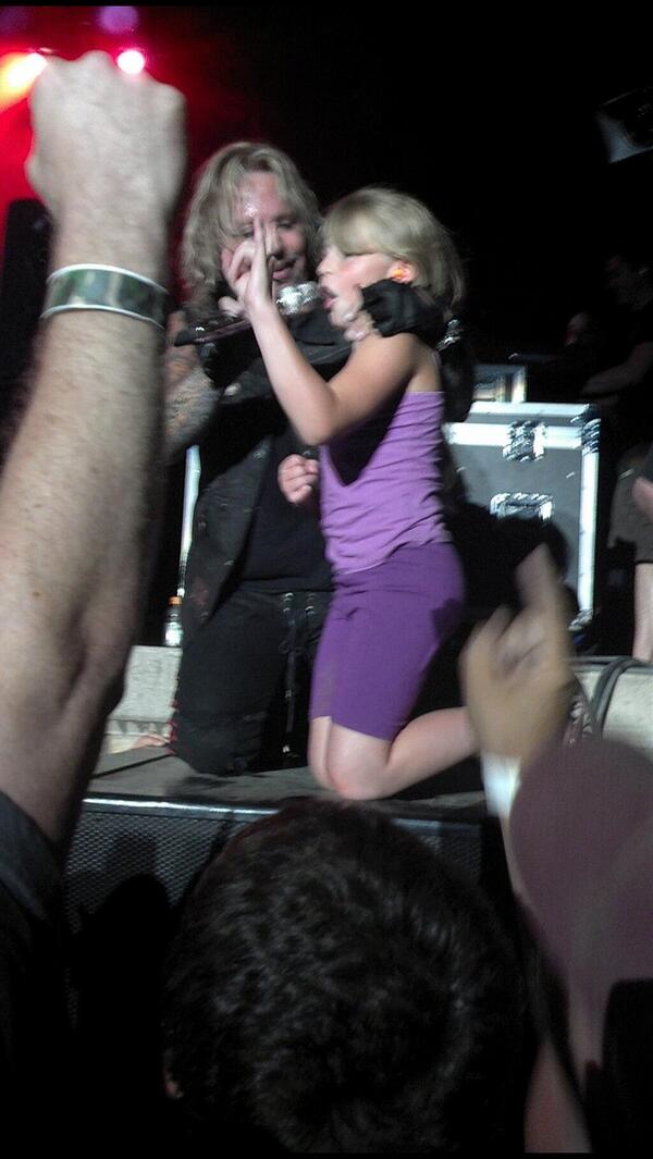 thevinceneil's tweet photo. Singing last night in Iowa with one of our young Crüe fans! Gotta Love It!! http://t.co/lRmCuBSIZq