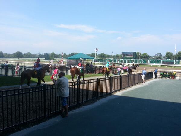the_LOBSTA's tweet photo. Nothing like a day at the track wondering when ill see a @coach_bowman horse out there http://t.co/KOeNFxx1pm