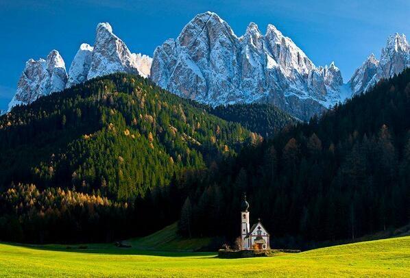 Отель в горах швейцарии. Национальный парк саксонская швейцария в германии. Скала aescher швейцария. Климат италии доломитовые альпы. Кафедра проповедника норвегия.