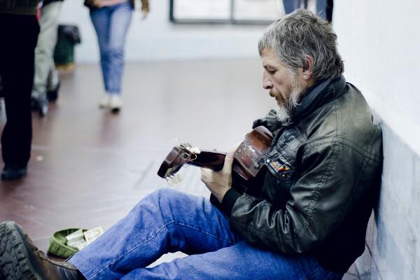 oilared's tweet image. Músico del Subte Linea E ¿Lo han visto antes? #oilared #subte oilared.com