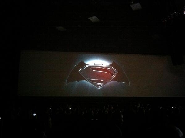 Warner a saco, Superman vs Batman en 2015, Flash en 2016 y Justice League en 2017 BPpOGnQCcAACSQ0