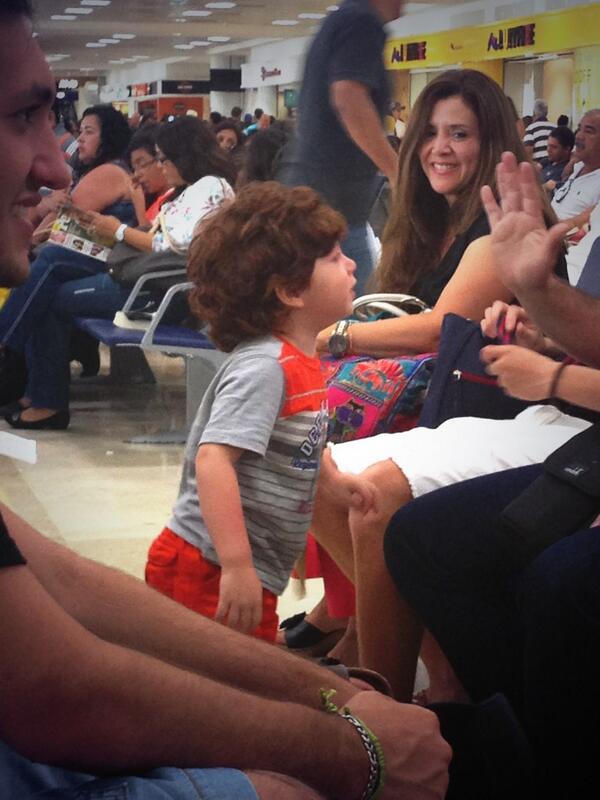 arturo11leal's tweet image. Just saw Mini @edsheeran at the airport. #YoungEd #LookALike