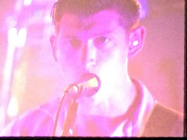 radio3_rne's tweet photo. Alex Turner en el @fiberfib en directo en @radio3_rne Artic Monkeys #Fiber3 http://t.co/kD22zsslNS