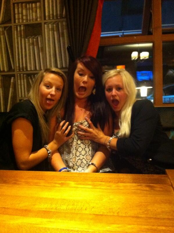 JadeLH_'s tweet photo. We love bare tits burrrr@LucyChapman6 @shannonmcgarry http://t.co/J5BpTqbgka