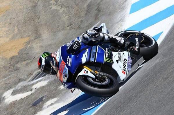 lorenzofanclub's tweet photo. Amazing picture of @lorenzo99 in the  corkscrew. Thanks Jorge to let us enjoy your training!! http://t.co/pUJcfxKLbG
