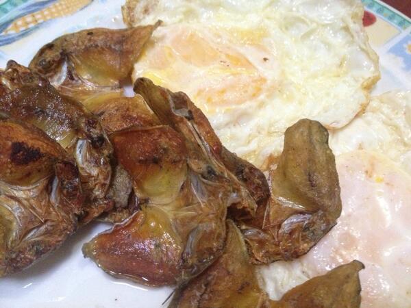 articulateboy's tweet image. Just because we can't sleep na. #danggit #sunnysideup