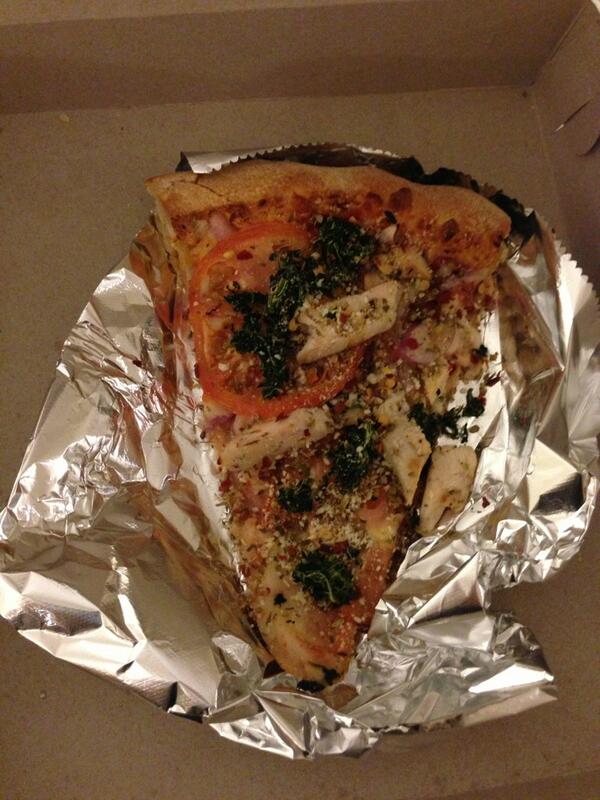 Rogelio_1989's tweet photo. Estoy en va beach o Amsterdam? Q maliados pa q me den esta pizza! Nice! ;) http://t.co/KOFIoIVmag