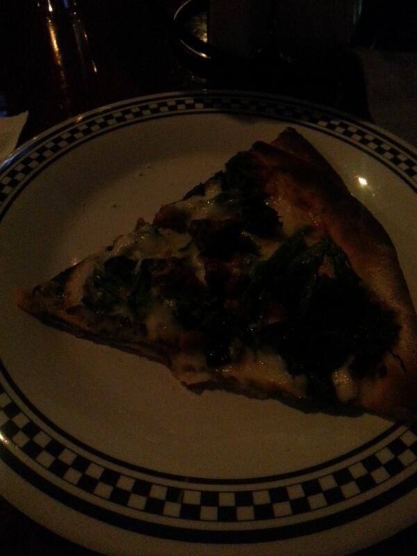Broccoli raub and italian pork pizza... Makes me want some <a href="/TonyLukesUSA/">TonyLukesUSA</a> ...