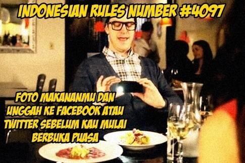 Beginilah ABG jaman sekarang, kalo lagi makan bukannya baca doa dulu malah langsung foto + upload