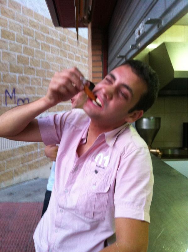 mariahmgm's tweet photo. Otra vez comiendo churros con @Juan_Luis_B  sin @mariagc3 http://t.co/Uq7szT7PsB