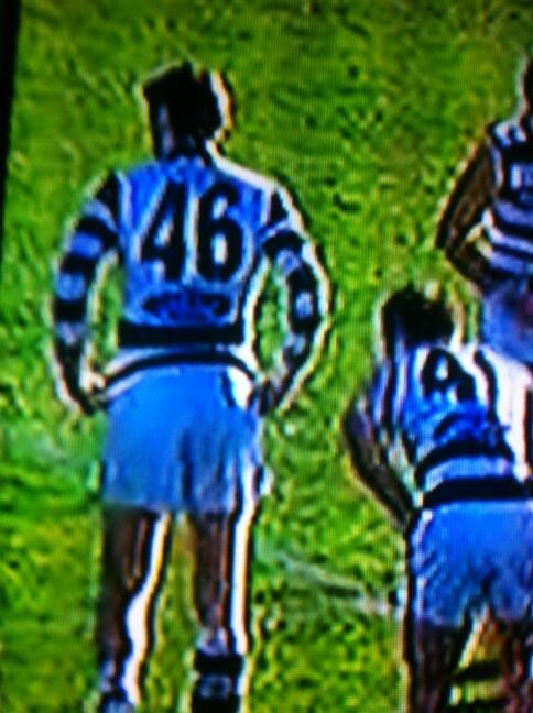 It's a sad day for <a href="/GeelongCats/">Geelong Cats</a> fans. <a href="/MarkBlicavs/">Mark Blicavs</a> wearing the sleeves. #gunshow #sundayarmday