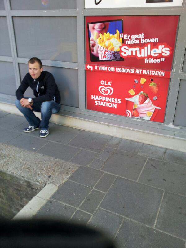 evert_algra's tweet photo. @AnneJoren  wachtende op de opening van smullers. http://t.co/kpb7kIqsKD