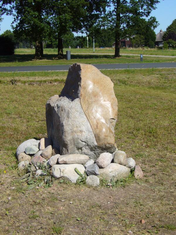 This time a stone of the week: finally finished! this about 2000kg weighing stone,  proudly in front of Klein Drenthe