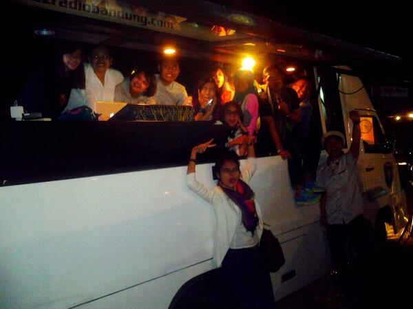 Teman2 dari <a href="/ozradiobandung/">OZRADIO</a> live broadcast dari #SuaraBerbagi, BIG thanks!