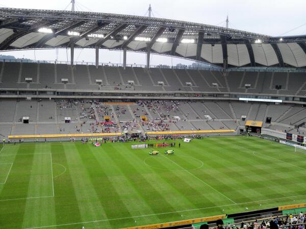 ranmuya's tweet photo. 상암월드컵 경기장, 남북여자축구 경기 중입니다^^ 얼른 통일해서 단일팀 되면 좋겠습니다!! http://t.co/EgTKcTnAxm