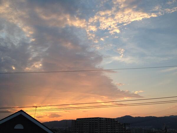 toracole's tweet photo. いまの選択が正しいかどうか、
答えはない。

正解は探すものじゃなく

つくるもの。

この選択が正しいと確信するまで
PDCAを回し続ける。

人を変え、会社を変え、事業を変えて

いつか世界を変える。 http://t.co/4MAJsJhSSq